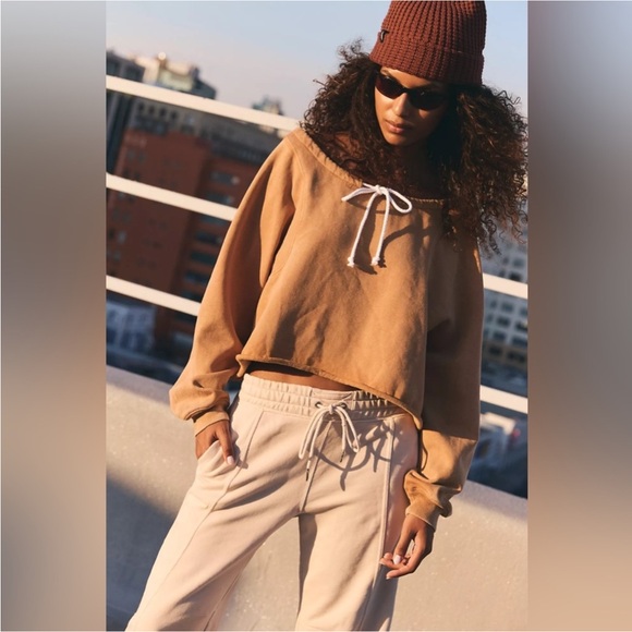 NWT For The Win Off The Shoulder Sweatshirt in Camel Size : XS, L - Picture 3 of 4